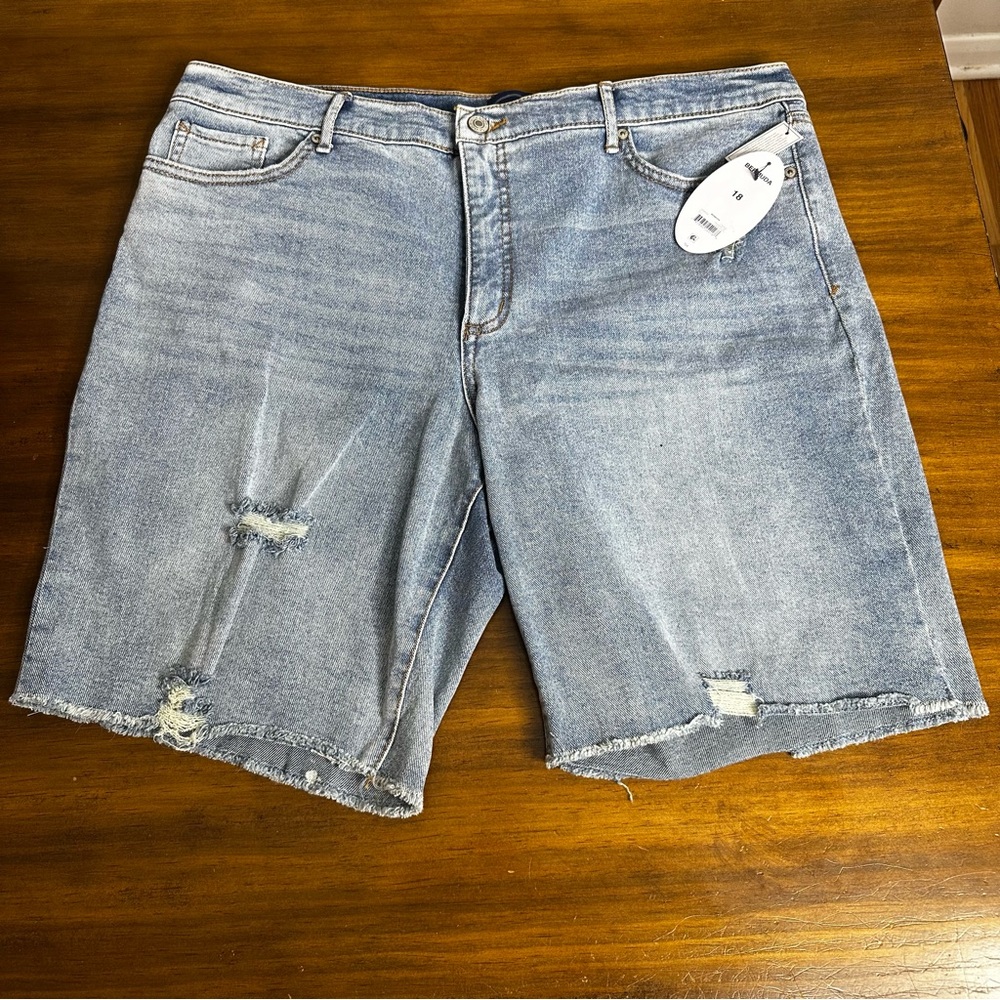 Scoop Bermuda Shorts Size 18 NWT